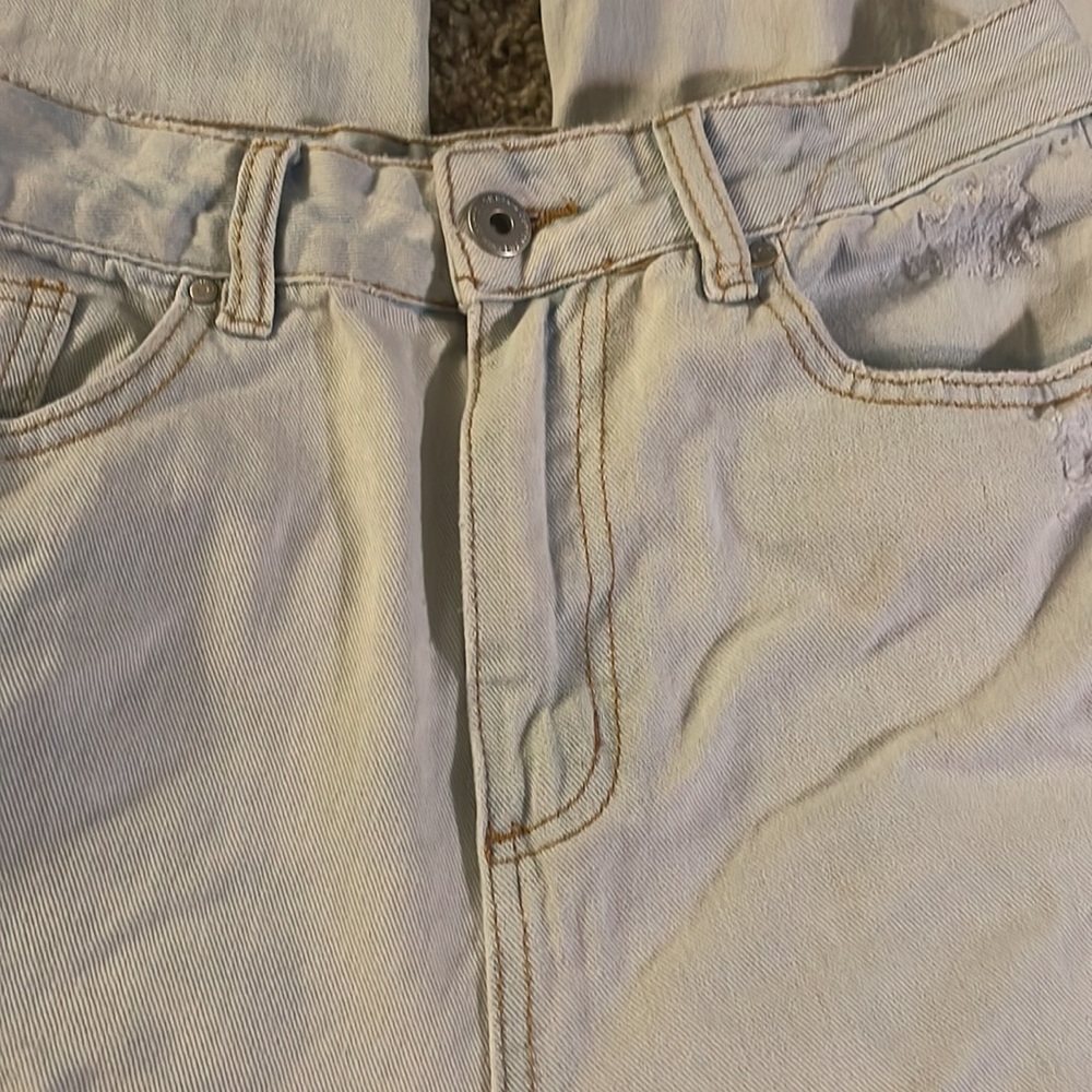 Cotton On Wide Legged Cropped Lightwash Frayed Jeans - Picture 5 of 10